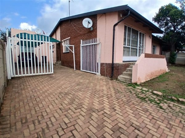 5 Bedroom House 5 Bedroom House