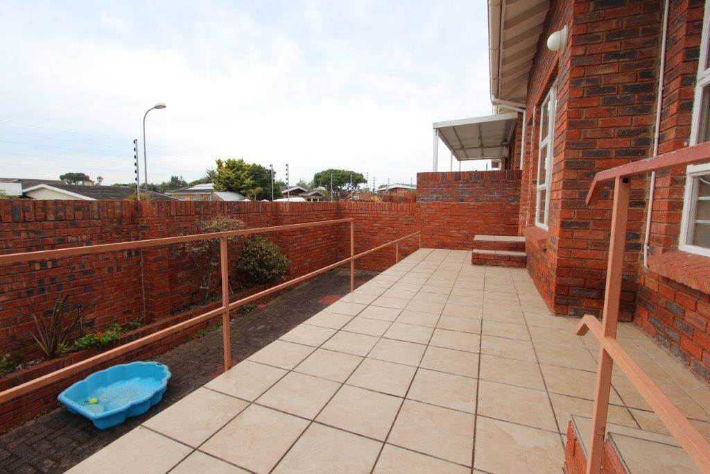 3 Bed Townhouse in Walmer Downs photo number 28