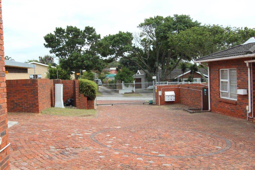 3 Bed Townhouse in Walmer Downs photo number 3