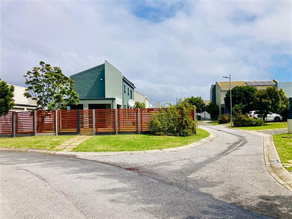 3 Bedroom Townhouse 3 Bedroom Townhouse
