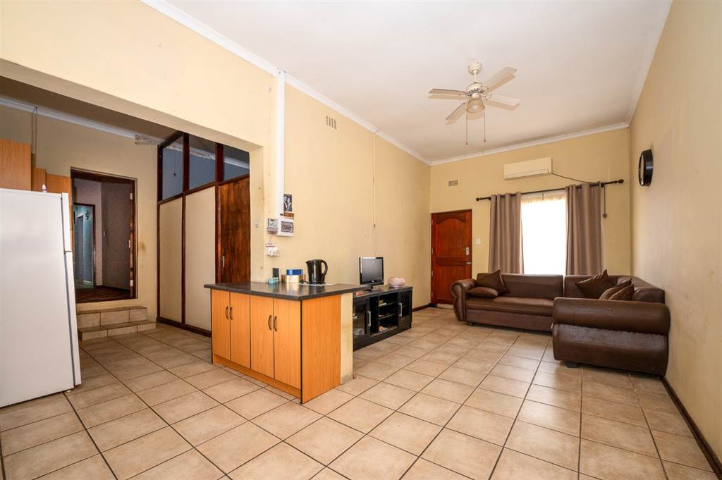4 Bed House in Paarl photo number 18