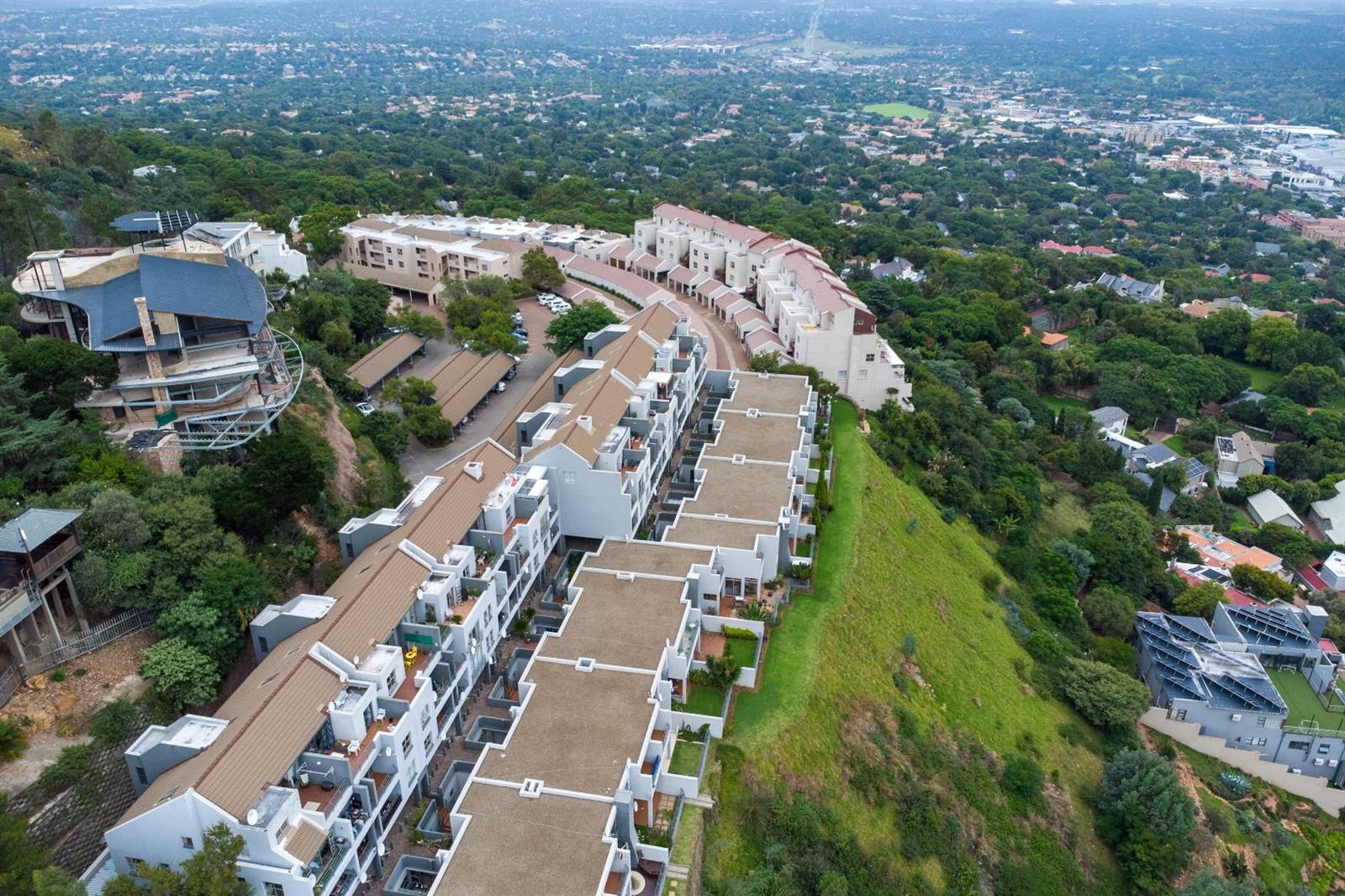 2 Bed Apartment in Northcliff photo number 28