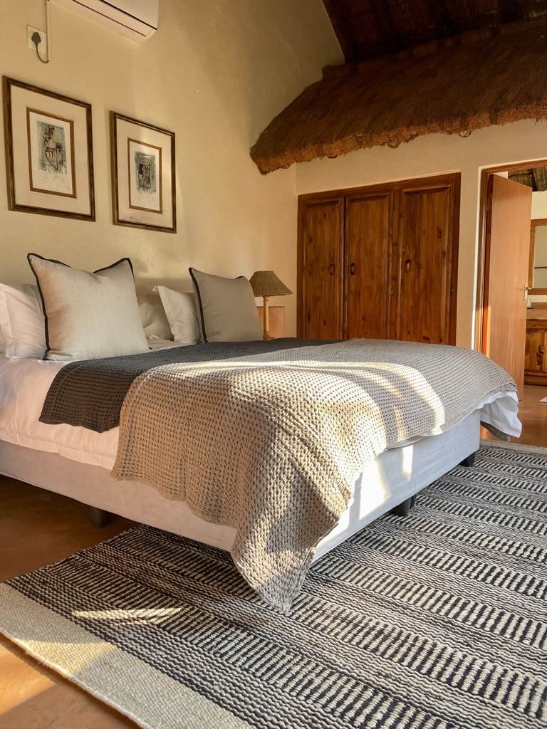 5 Bed House in Mabula Private Game Lodge photo number 10