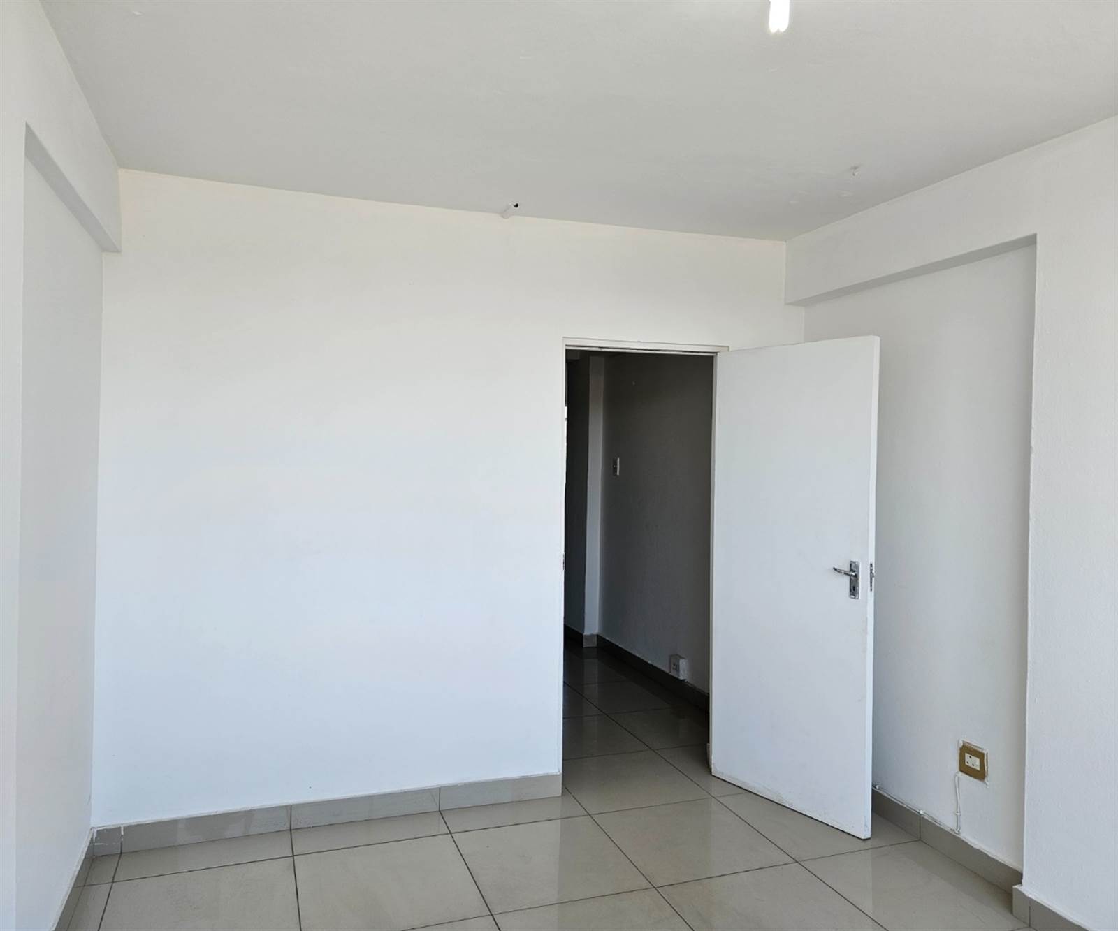 2 Bed Apartment in Overport photo number 4