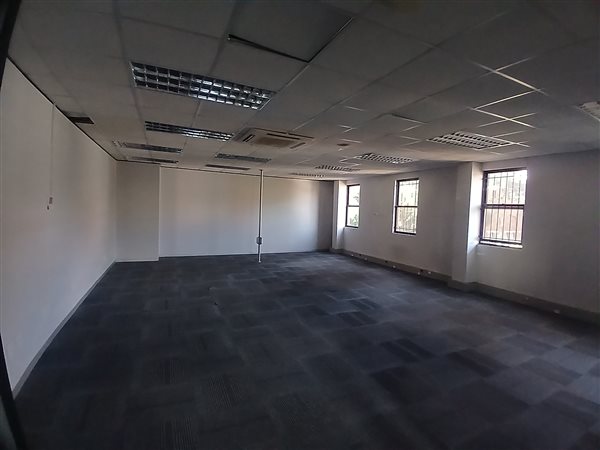 446  m² Commercial space