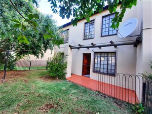 2 Bed Townhouse in Roodepoort West