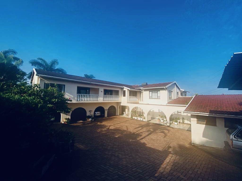 10 Bed House in Umhlanga Rocks photo number 14