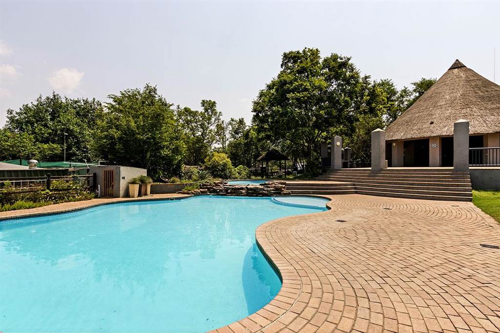 3 Bed Townhouse in Jukskei Park photo number 24