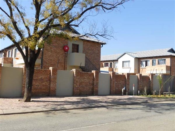 2 Bedroom Townhouse 2 Bedroom Townhouse