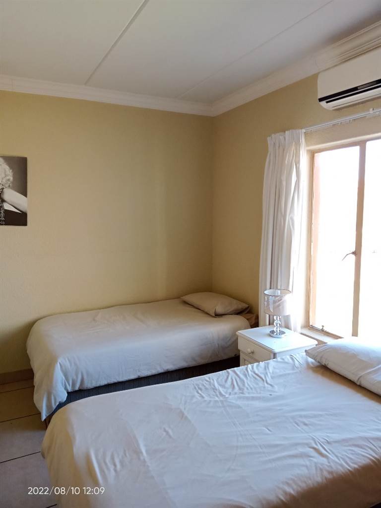 2 Bed Apartment in Lephalale (Ellisras) photo number 21