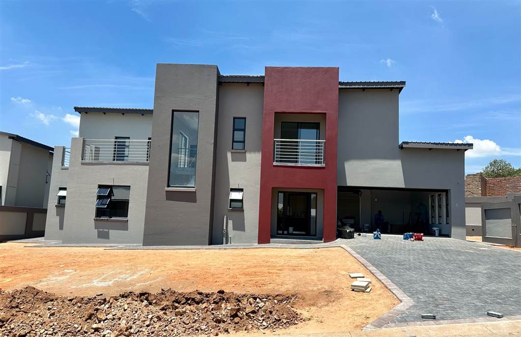 4 Bed House in Kameeldrift East photo number 5