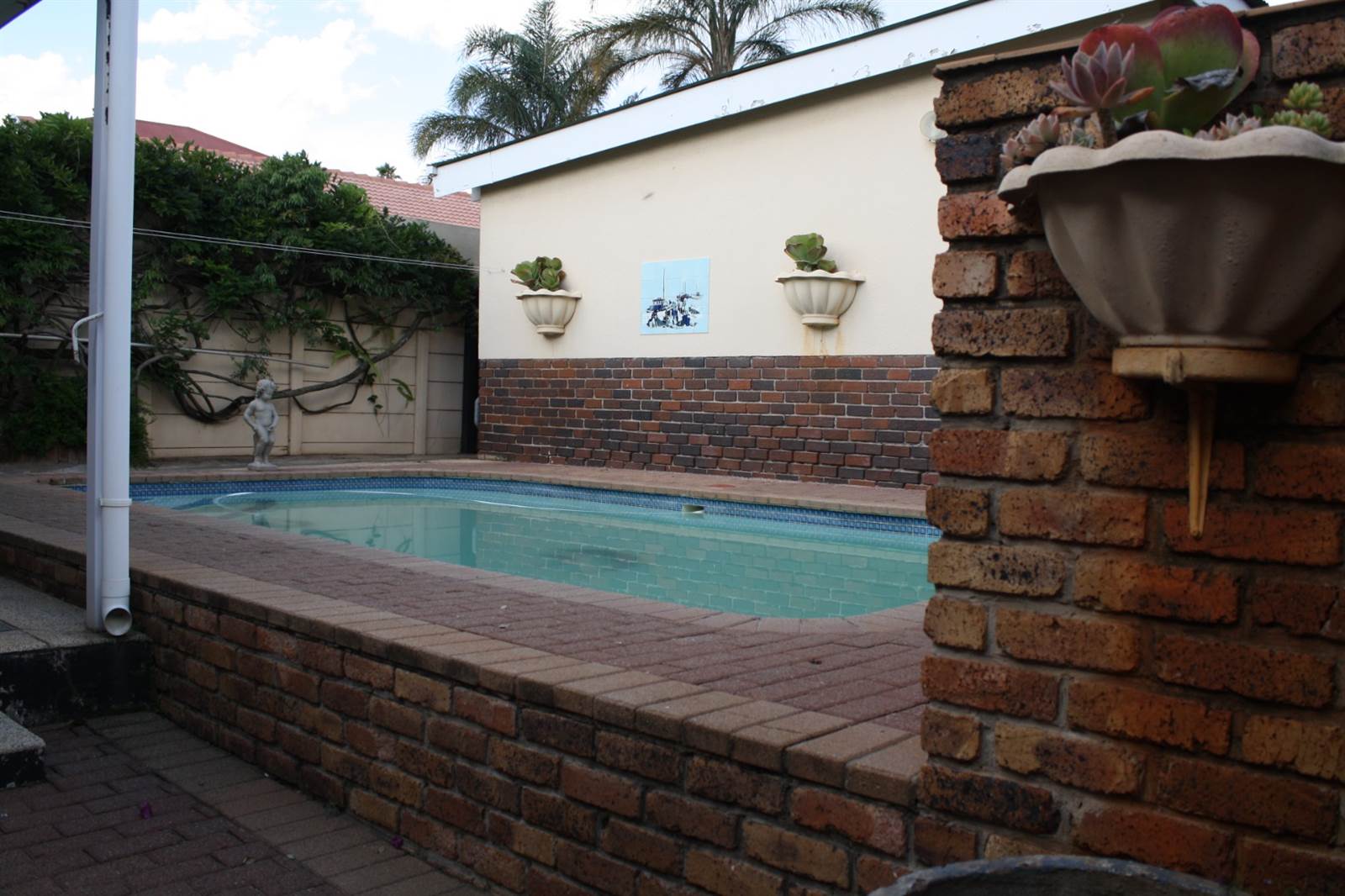 8 Bed House in Krugersdorp North photo number 6