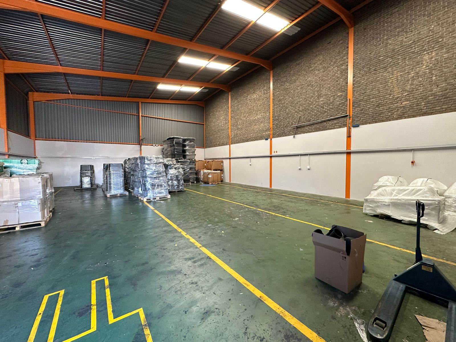 335  m² Industrial space in Laser Park photo number 2