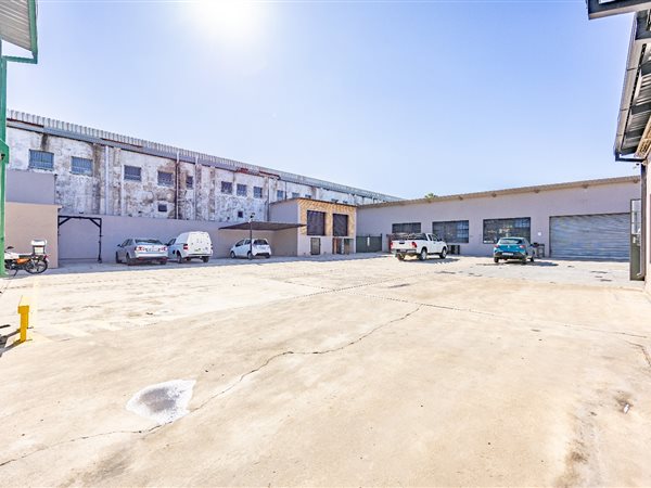 2 000 m² Commercial space 2 000 m² Commercial space