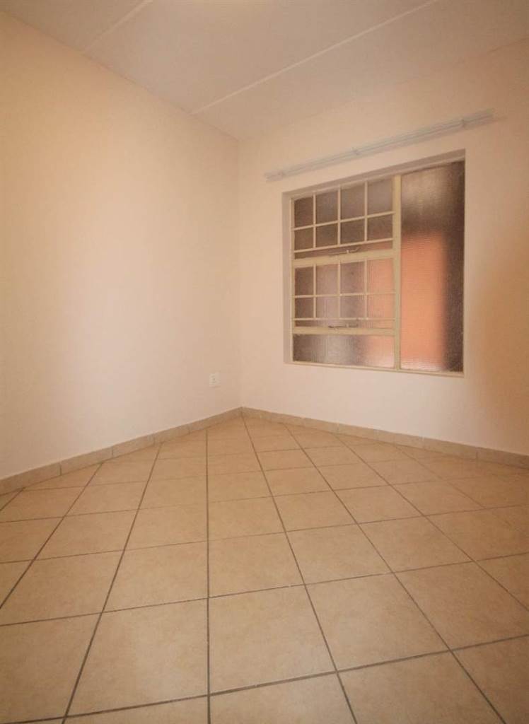 2 Bed Apartment in Hazeldean (Silverlakes Surroundings) photo number 16
