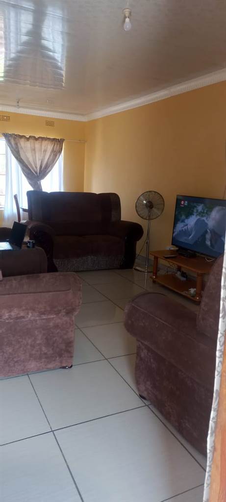 4 Bed House in Tzaneen photo number 9