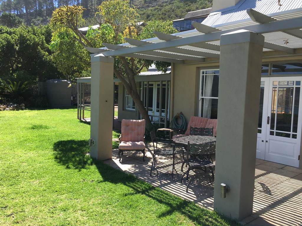 4.5 Bed House in Hout Bay and surrounds photo number 9