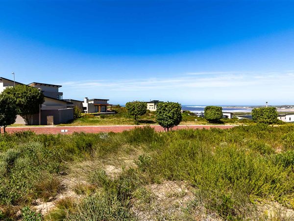 692 m² Land available in Stilbaai