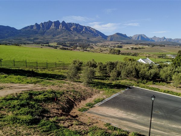 846 m² Land available in Berg En Dal