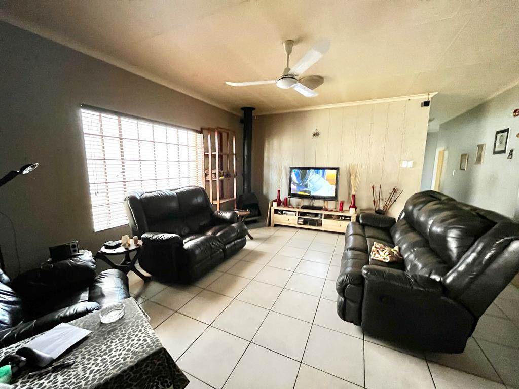 3 Bed Townhouse in Secunda photo number 5