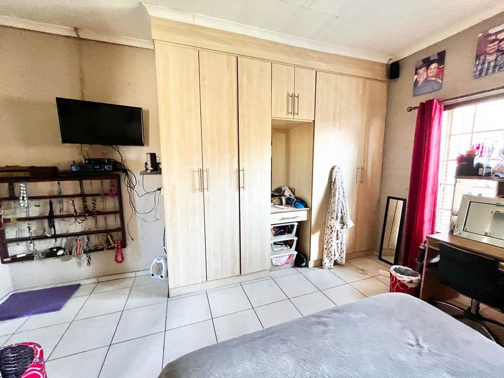 3 Bed Townhouse in Secunda photo number 27