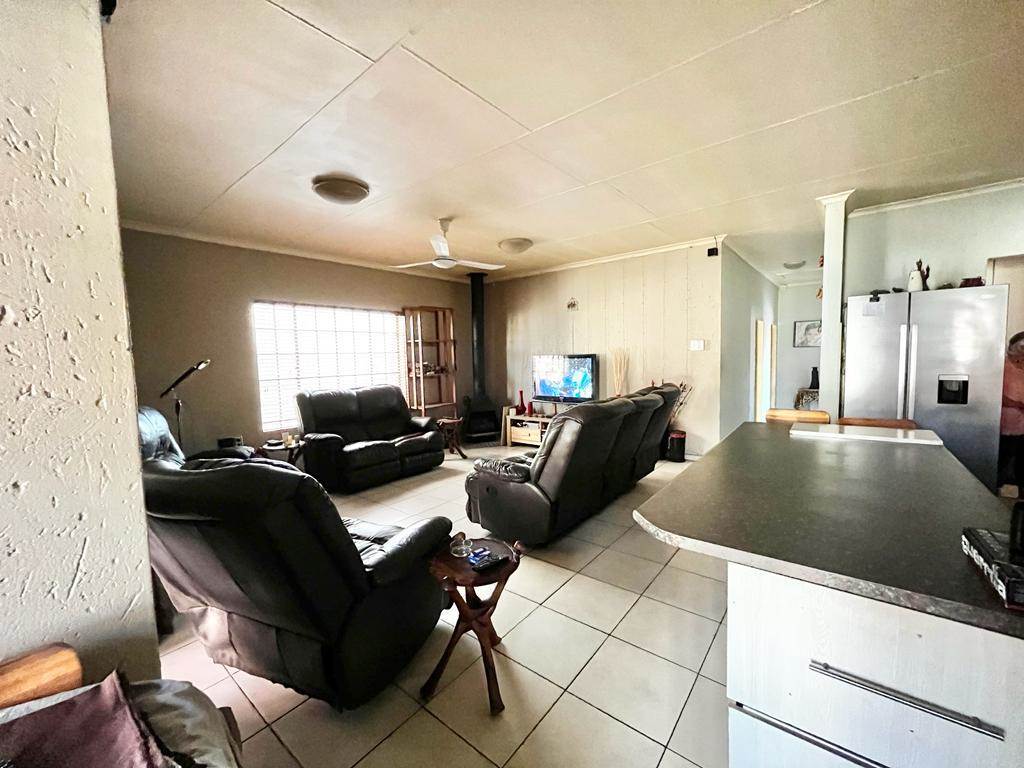 3 Bed Townhouse in Secunda photo number 4