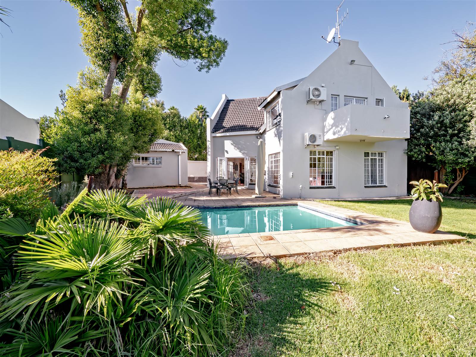 3 Bed House in Corlett Gardens photo number 1