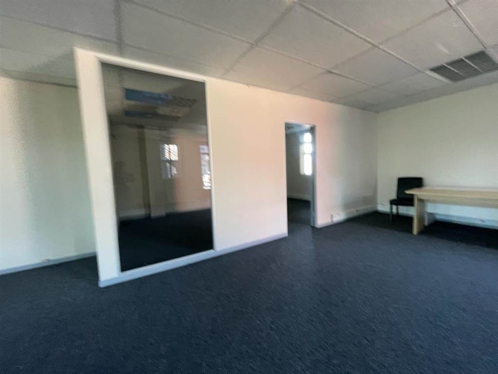 150  m² Commercial space in Milnerton Central photo number 9