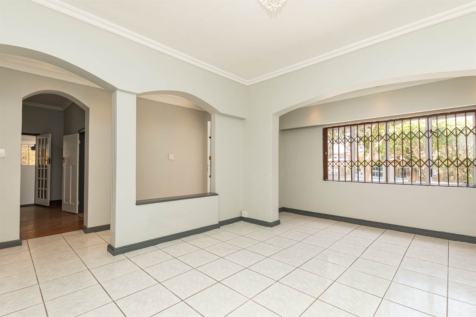 7 Bed House in Rondebosch East photo number 3
