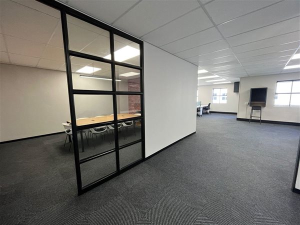 130  m² Commercial space