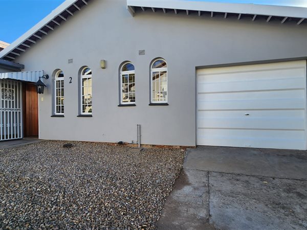 3 Bed Townhouse in Oudtshoorn Central