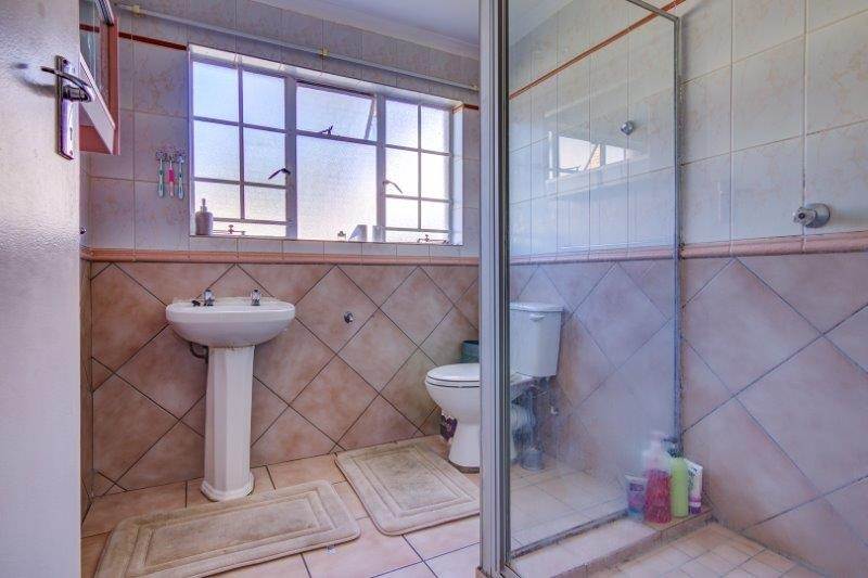 4 Bed House in Kempton Park Ext 4 photo number 5