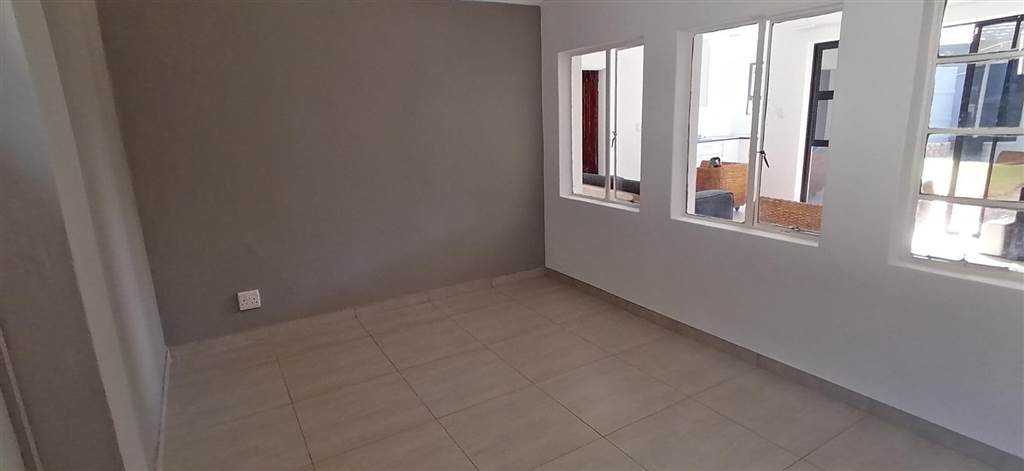 1 Bed Townhouse in Northmead photo number 4