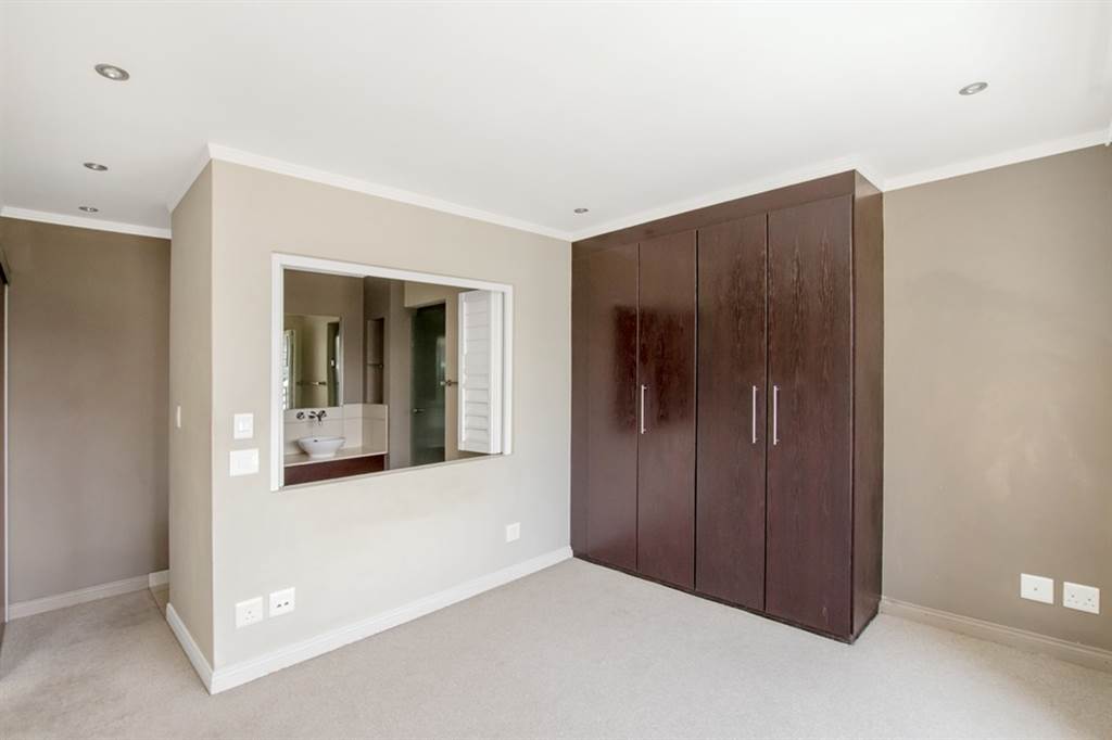 2 Bed Apartment in Sandhurst photo number 12
