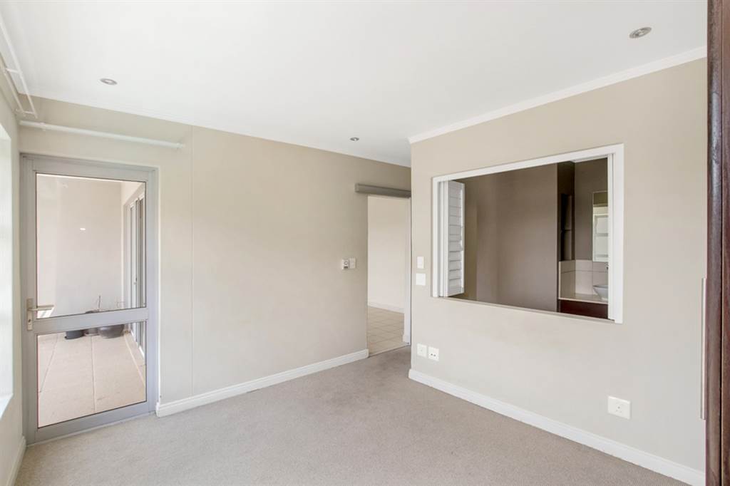 2 Bed Apartment in Sandhurst photo number 10