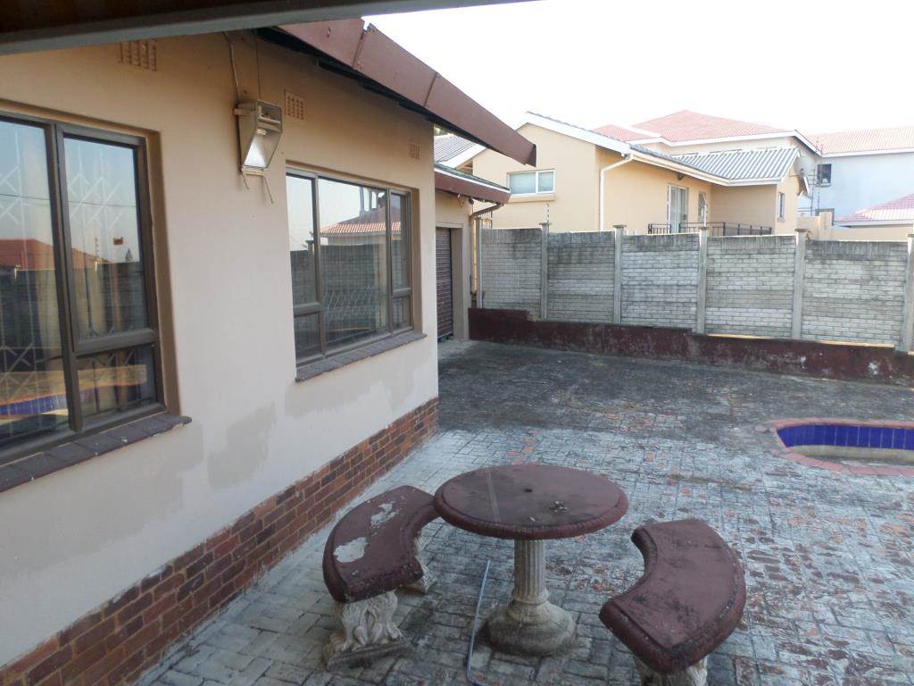 6 Bed House in Manaba photo number 13