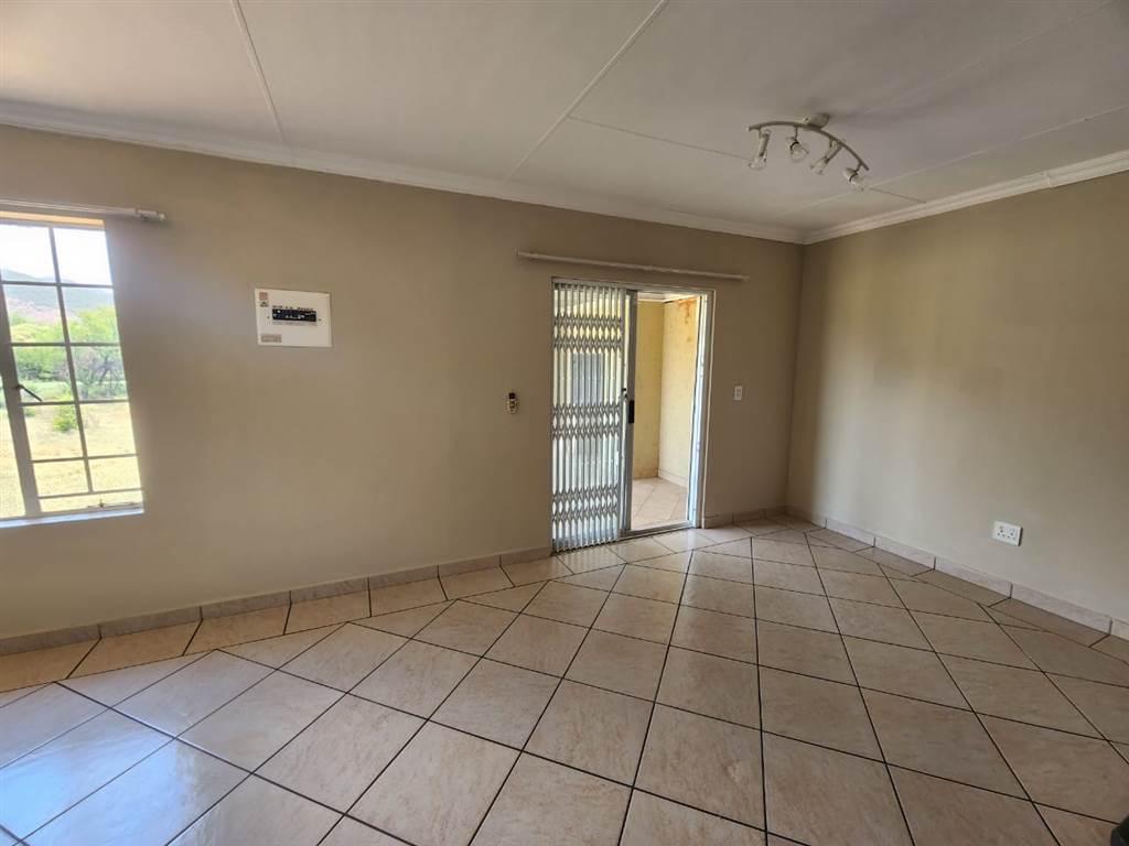 2 Bed House in Thabazimbi photo number 6