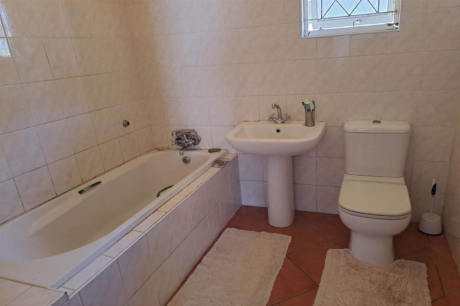 3 Bed House in Athlone Park photo number 10