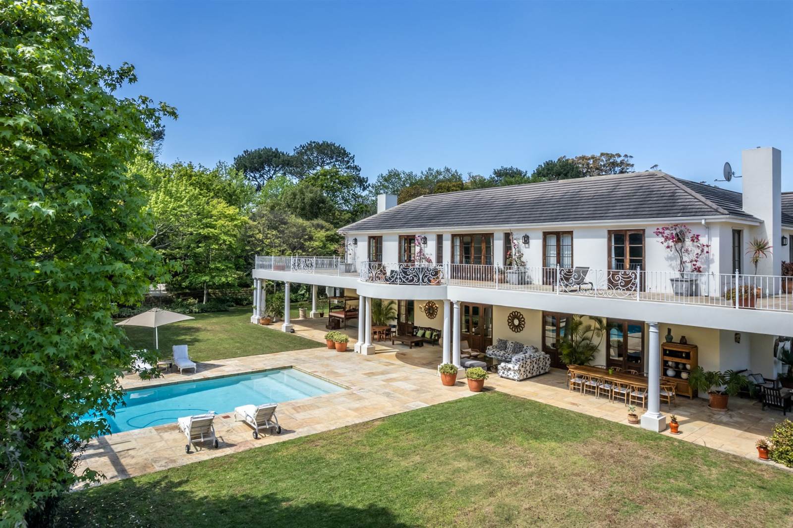 6 Bed House in Constantia Upper  photo number 1