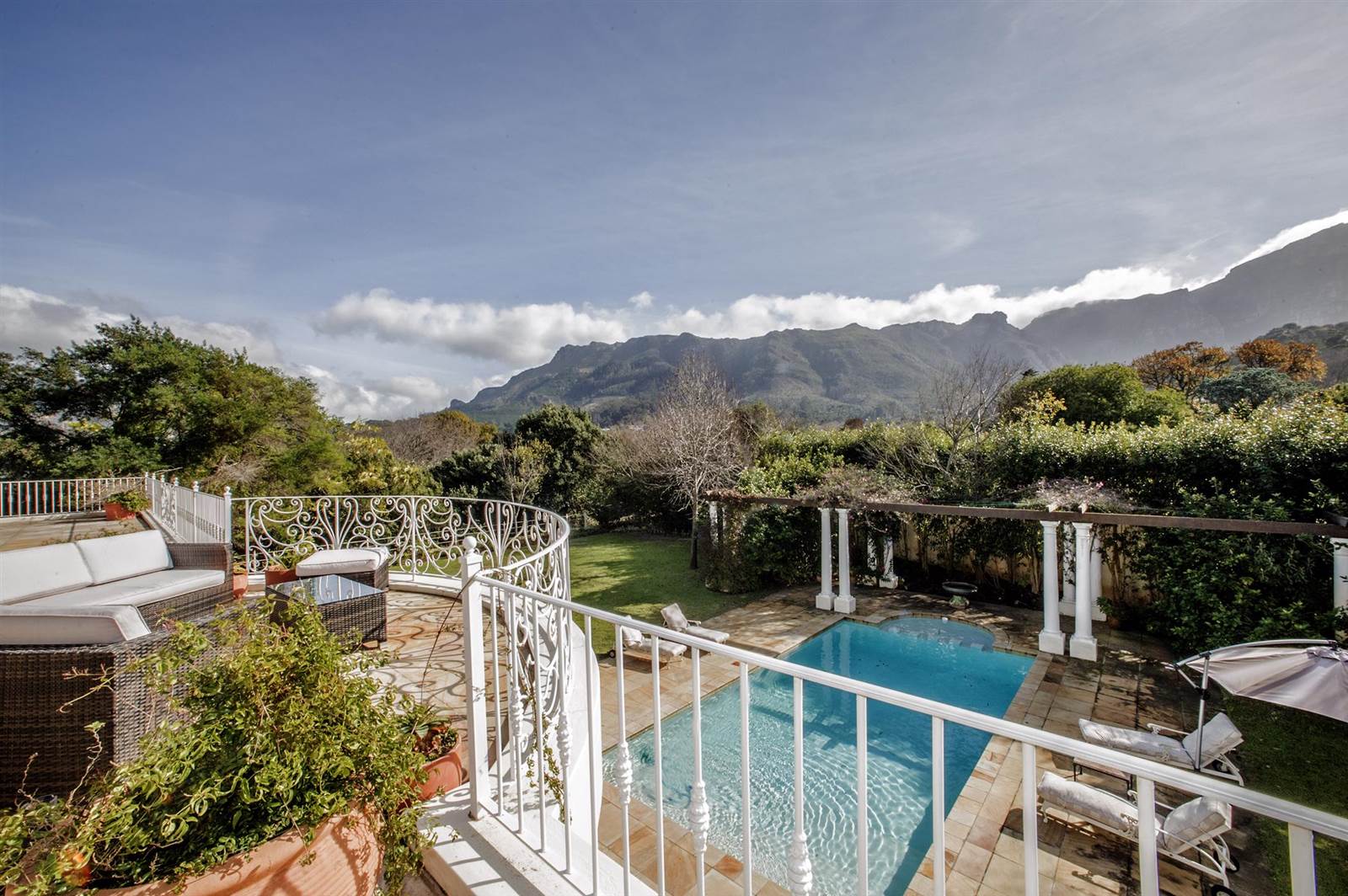 6 Bed House in Constantia Upper  photo number 11