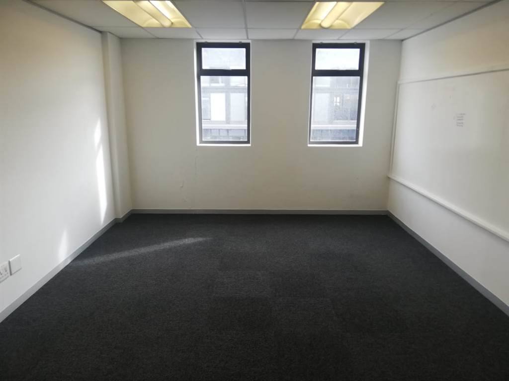 428  m² Office Space in Woodstock photo number 9