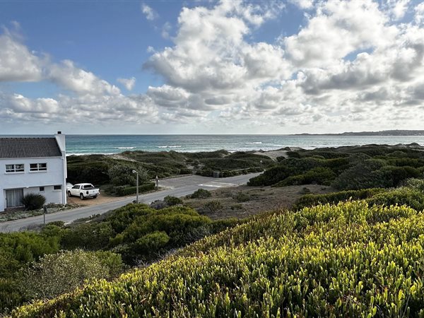 525 m² Land available in Stilbaai
