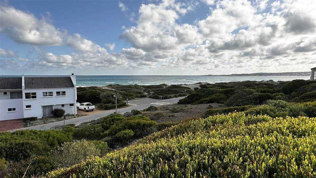 525 m² Land available in Stilbaai photo number 1