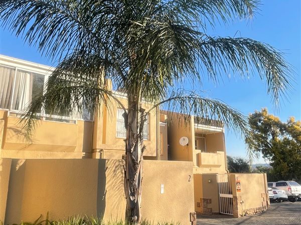 3 Bedroom Townhouse 3 Bedroom Townhouse