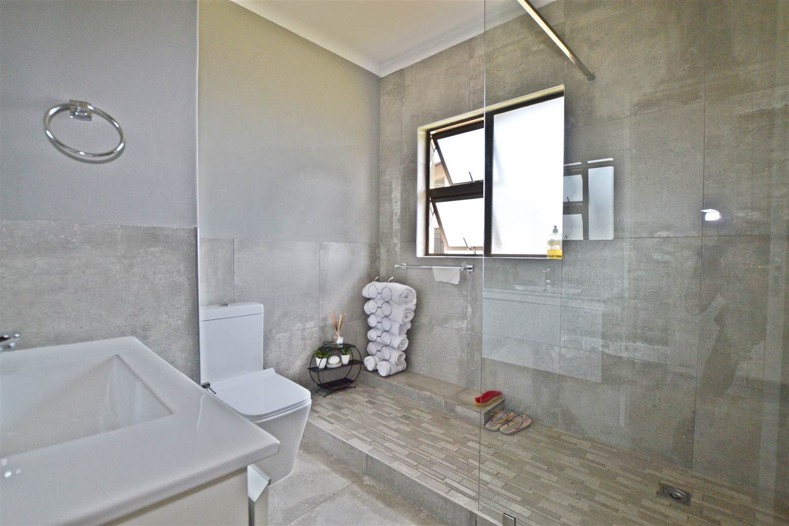 4 Bed Apartment in Ballito photo number 9
