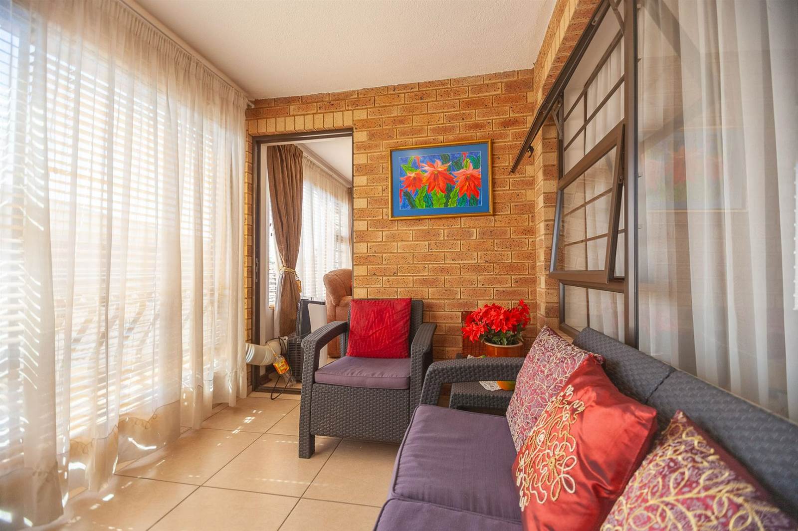 1 Bed Apartment in Garsfontein photo number 10
