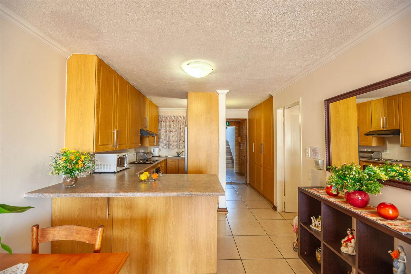 1 Bed Apartment in Garsfontein photo number 5