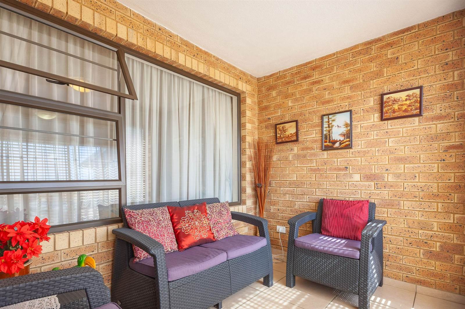 1 Bed Apartment in Garsfontein photo number 9
