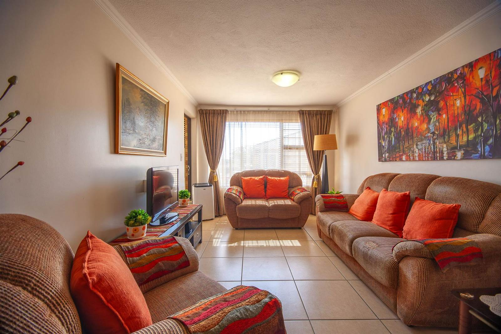 1 Bed Apartment in Garsfontein photo number 7
