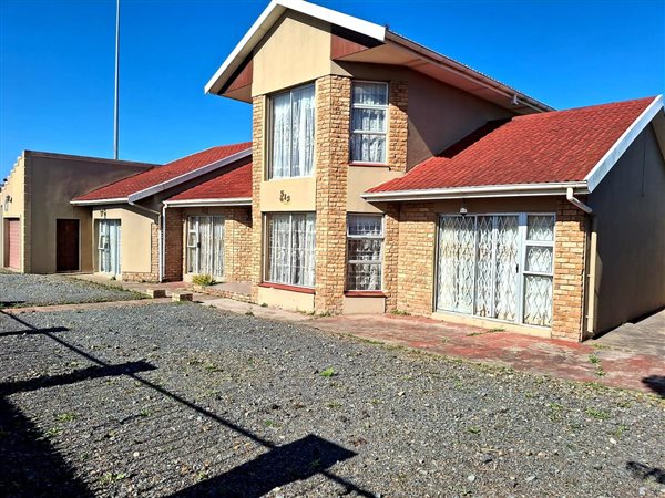 5 Bedroom House